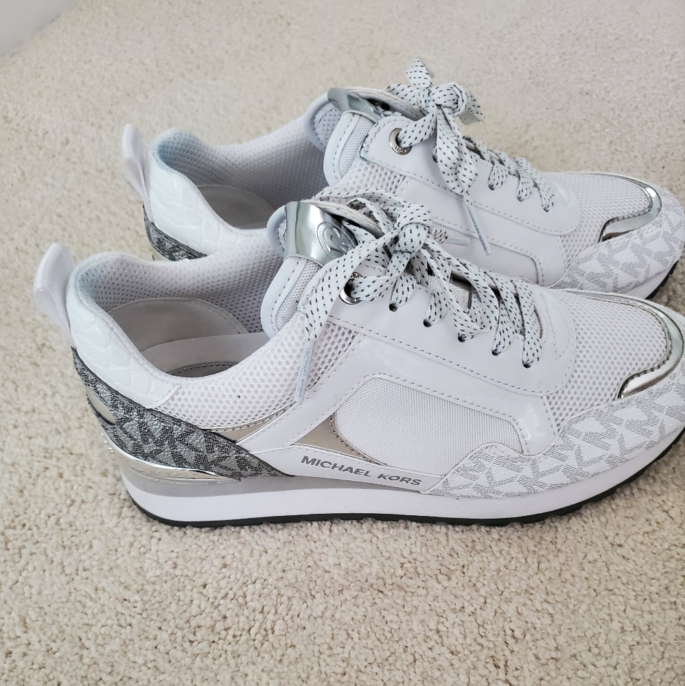 NWOT Michael Kors Wilma Mixed Media Trainer Sneakers Shoes Silver/ White sz6 - Picture 4 of 12